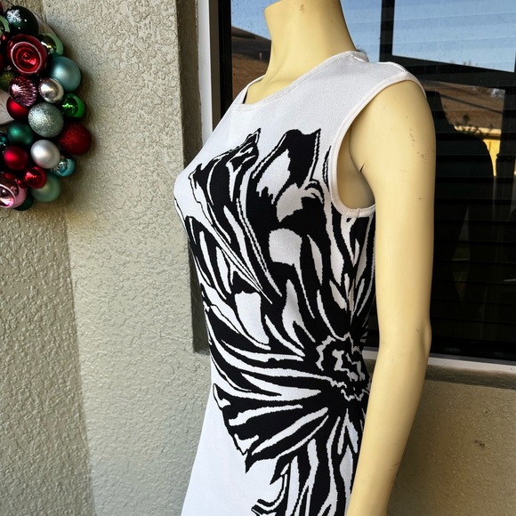 Calvin Klein Black Floral Sleeveless Sweater Dress - Picture 7 of 10